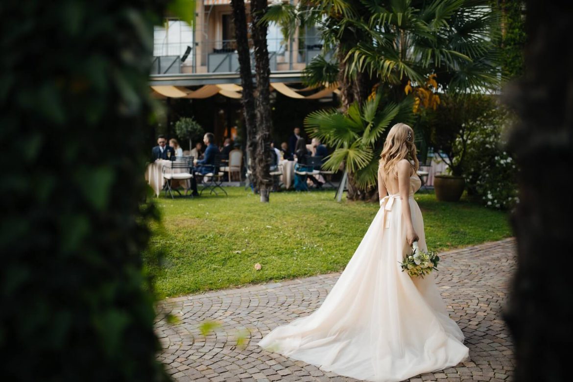 wedding bouquet toss